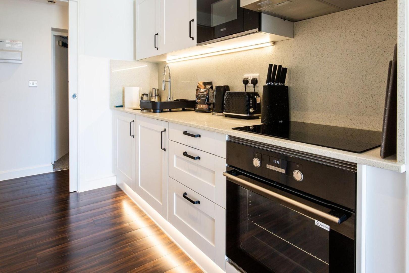 Stylish Apartment W/ Private Garden - Dog Friendly Newport  Exterior foto